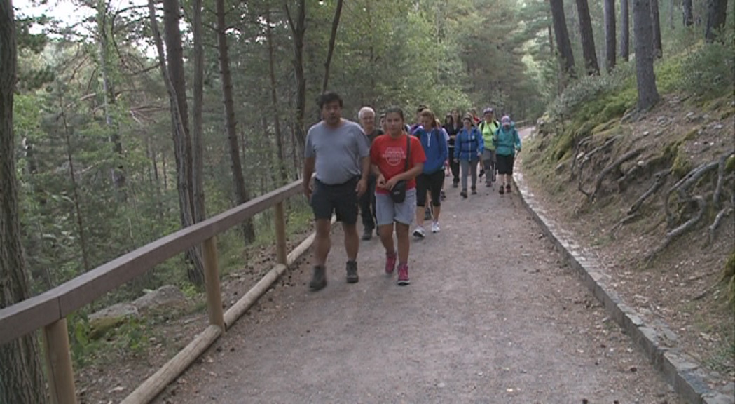 Una vintena de persones participen en la sortida d'història i arqueologia a la vall del Madriu