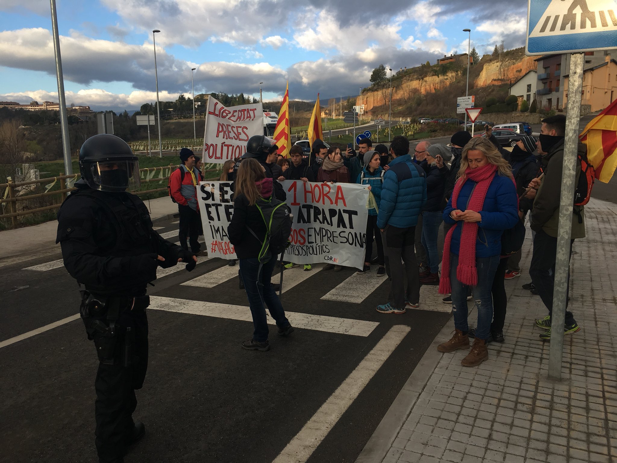 Els manifestants a l'Alt Urgell tallen durant dos hores la N-260 per la situació a Catalunya