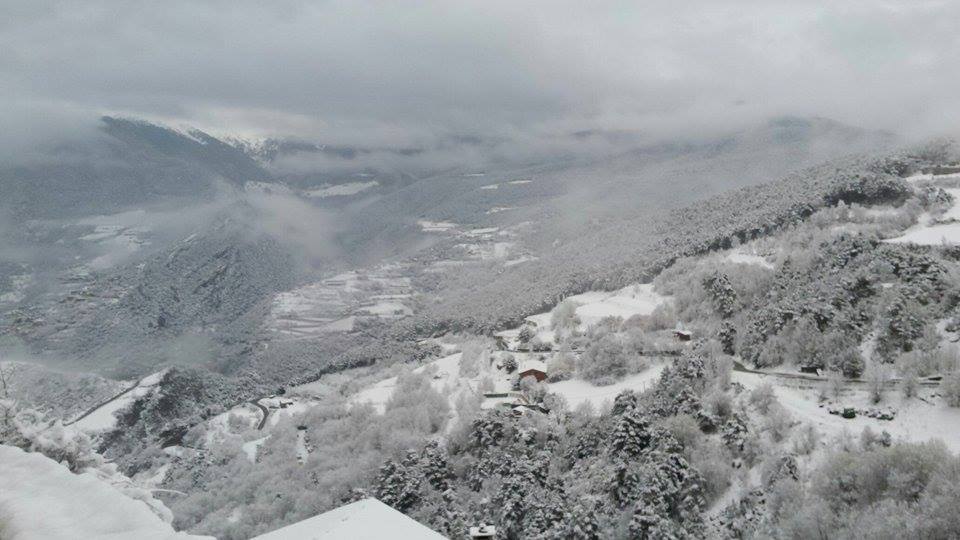 La neu arriba a totes les parròquies i deixa fins a 20 centímetres a pistes