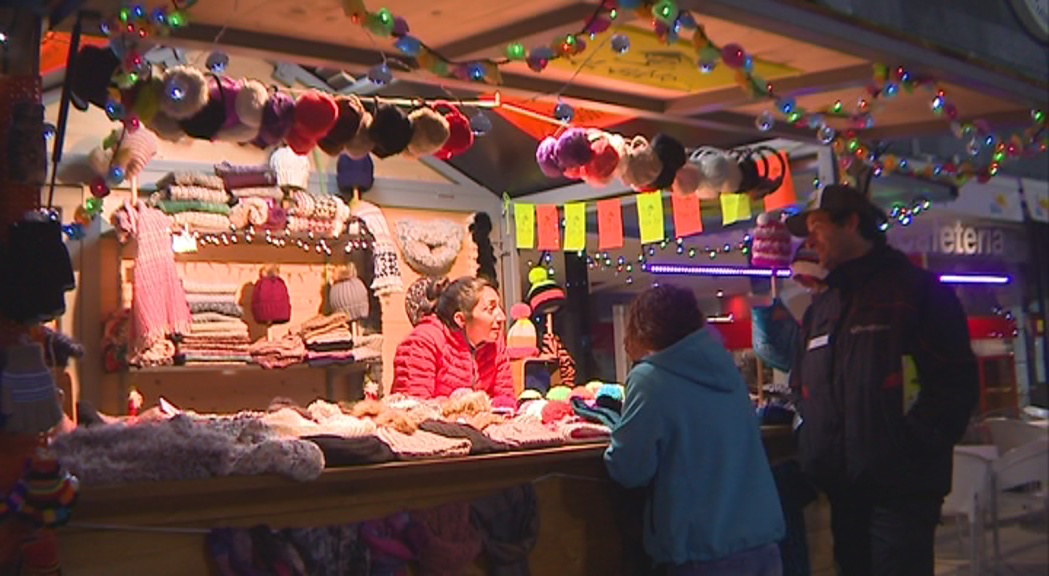 Més d'una vintena d'estands i una pista de gel al mercat de Nadal de la Massana