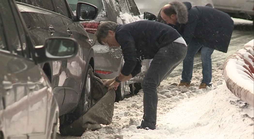 Importants retencions a parròquies altes per la neu i la manca d'equipaments