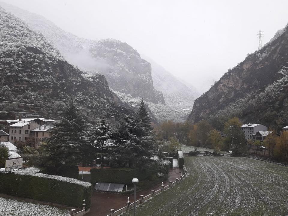 La neu de tardor arriba a cotes baixes