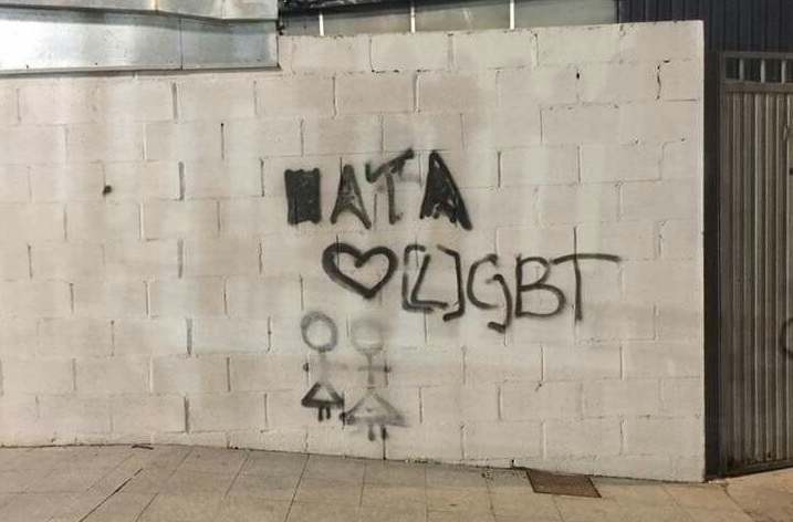 Som com Som denuncia una pintada al Parc Central “per incitar els delictes d’odi”