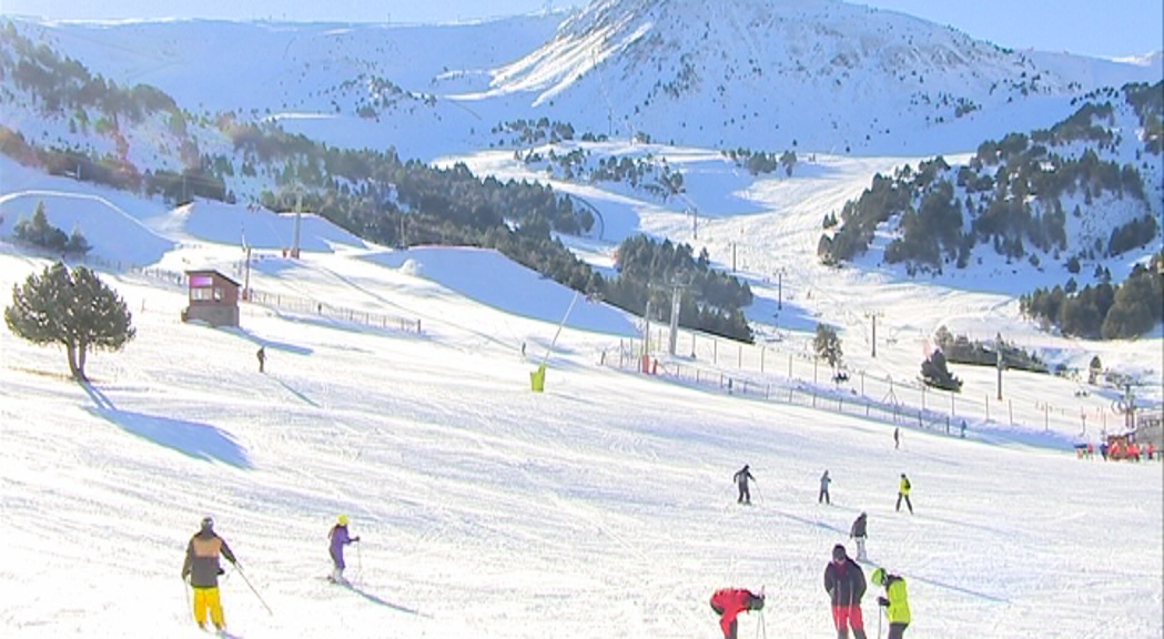 Grandvalira i Vallnord registren un volum important d'esquiadors en l'inici del pont