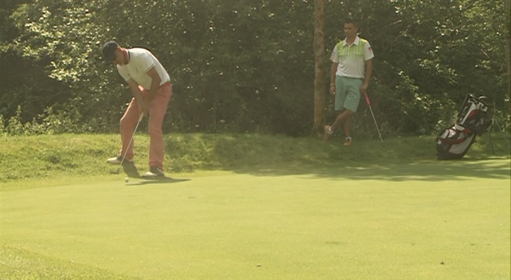 Quatre parelles al Mundial de pitch and putt de Tambre