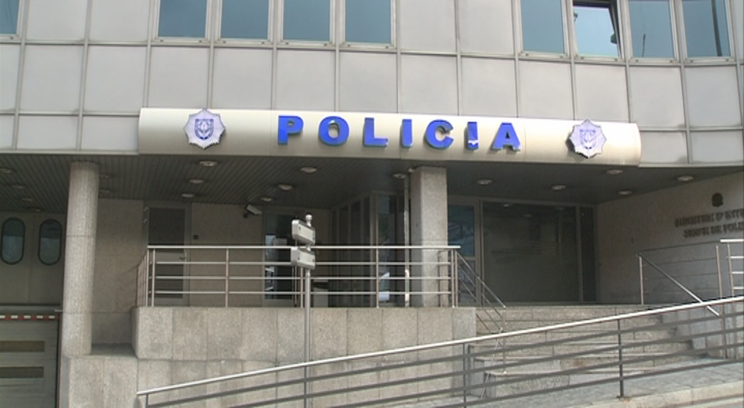 Es podrà suspendre de sou i feina un policia expedientat per una falta molt greu