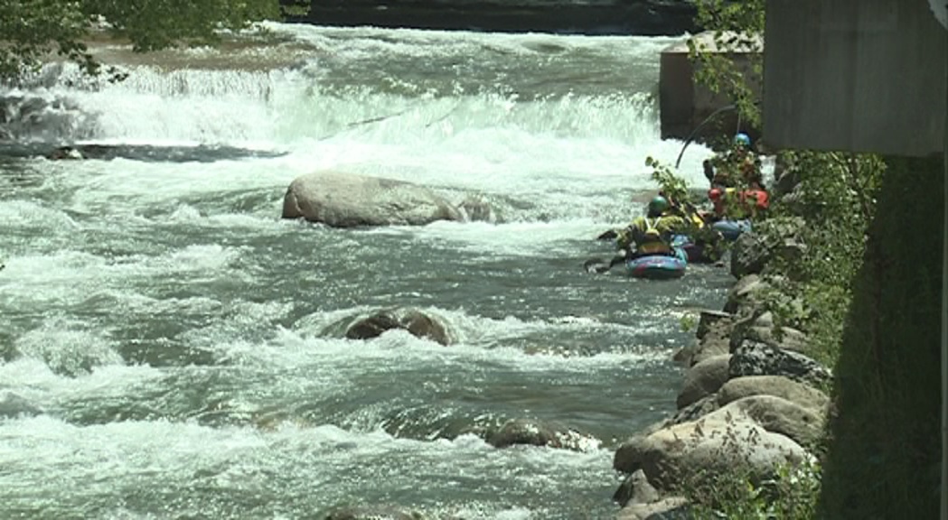 Andorra Turisme i Escaldes estudien la viabilitat de fer ràfting des de Caldea fins a la frontera