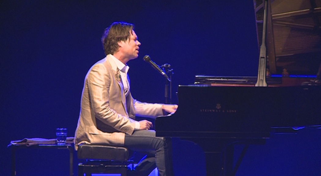 Rufus Wainwright enamora el públic del Centre de Congressos