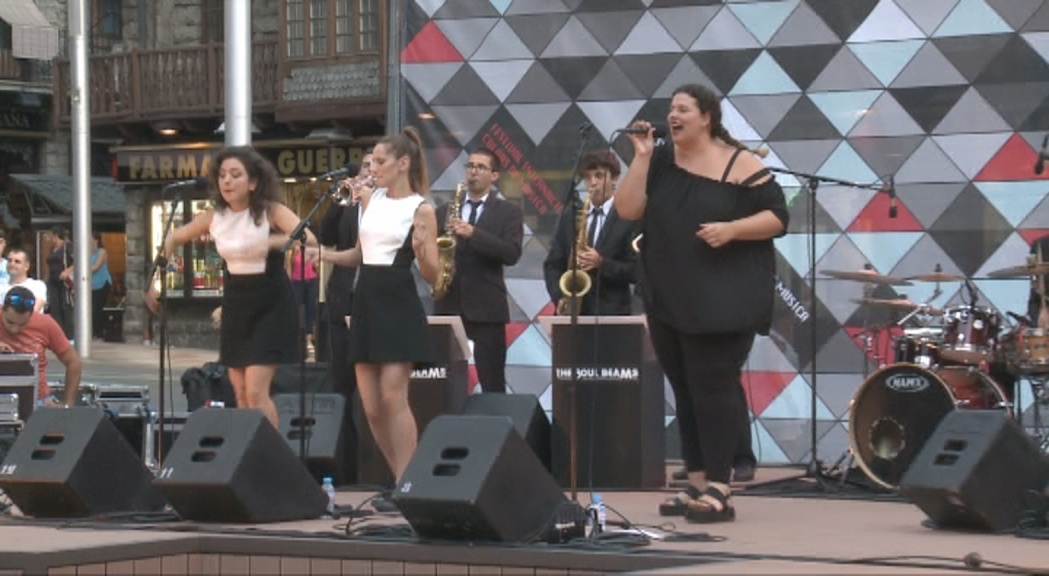 Els Soul Beams porten a la plaça Coprínceps música dels 50 als 90