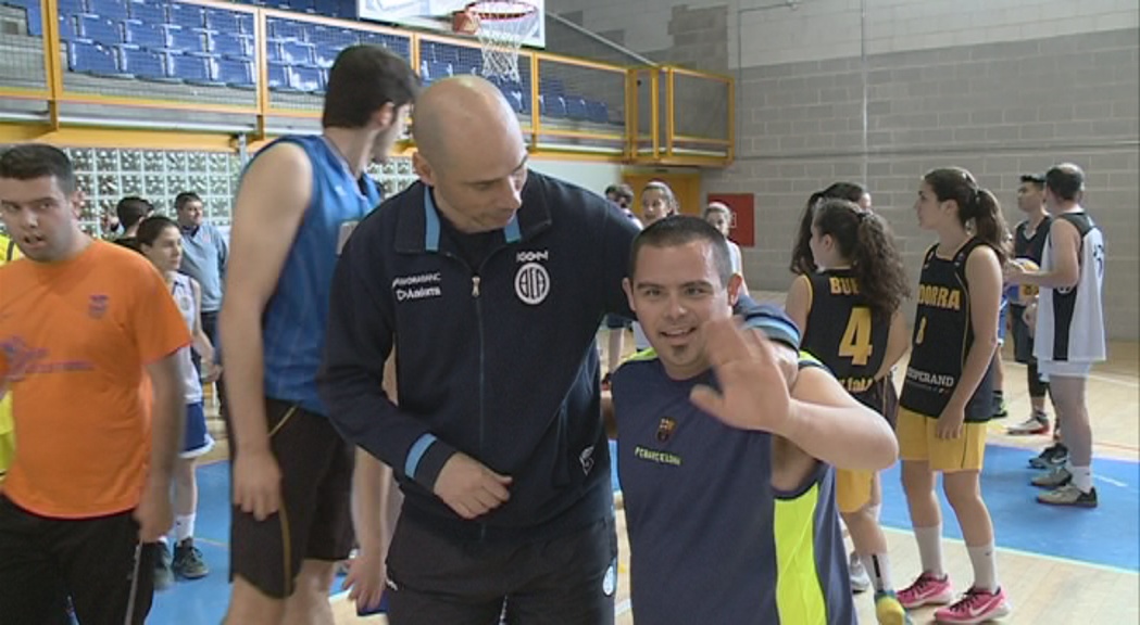 Bogdanovic i Peñarroya assisteixen a l'entrenament dels jugadors de Special Olympics Andorra