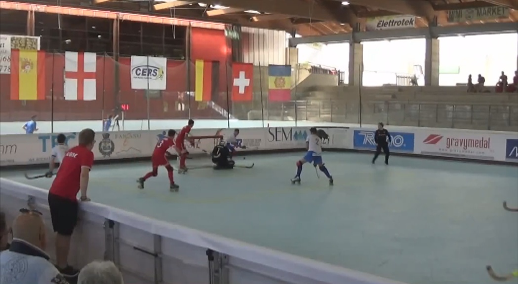 La sub-17 d'hoquei patins salva un empat contra Suïssa a segons del final