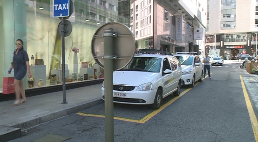 Els taxistes demanen poder circular per l'avinguda Meritxell