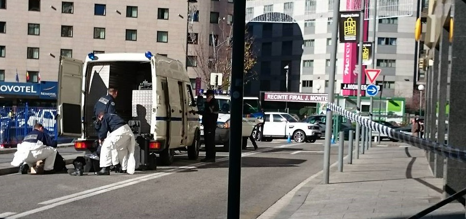 La policia acordona La Poste per l'avís d'un paquet sospitós