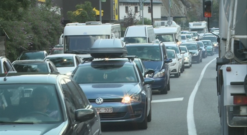 Cues d'entrada però poques retencions de sortida l'últim divendres de juliol