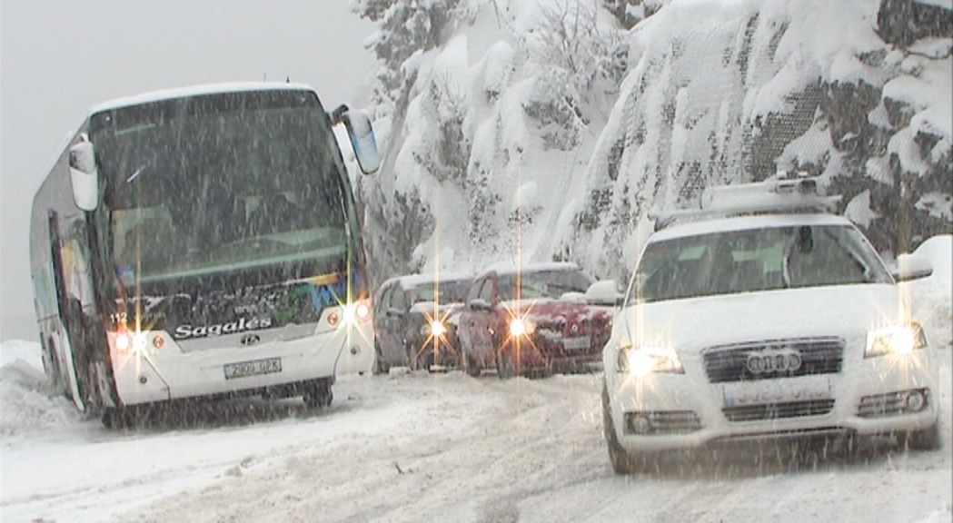 Complicacions a la xarxa viària a causa del temporal de neu