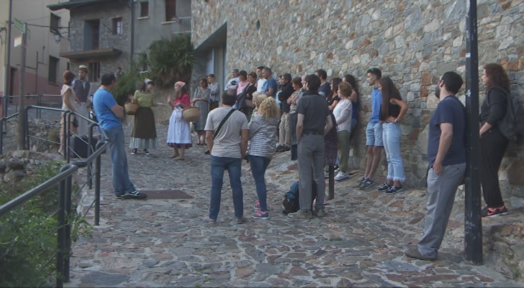 "Turistes i banyistes" recorre els racons d'Escaldes-Engordany