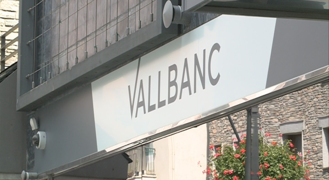 Més de 30 clients estrangers de Vall Banc sol·liciten tancar els comptes