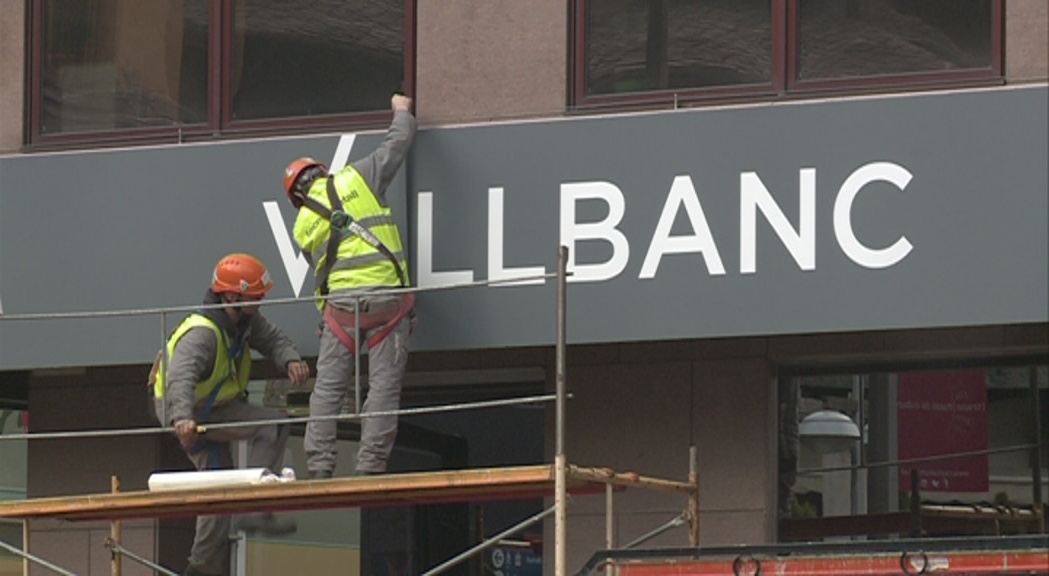 Comença la instal·lació dels cartells de Vall Banc