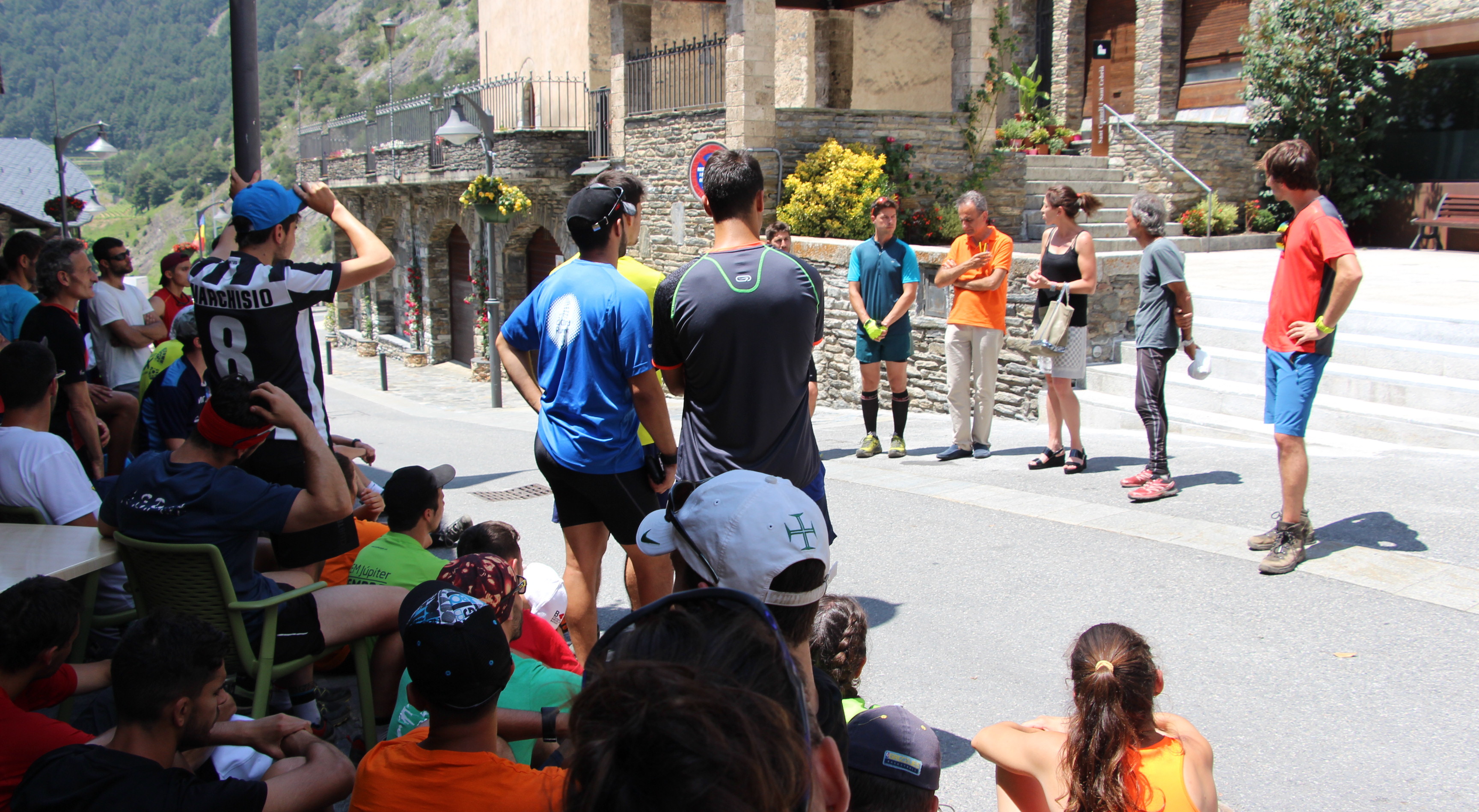 Alumnes d'Educació Física de Catalunya travessen Andorra en el Camí de Retrobament