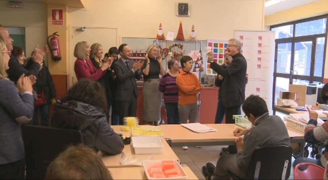 Joan-Enric Vives destaca la tasca de l'Escola Especialitzada Nostra Senyora de Meritxell en la visita al centre