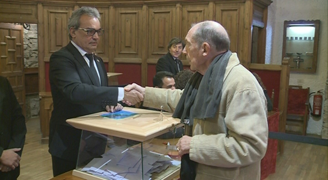 Cues per votar a Sant Julià des de primera hora del matí