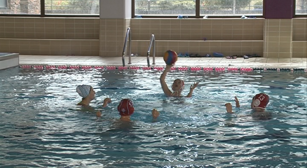 La portera de la selecció espanyola de waterpolo, Laura Ester, protagonista del campus