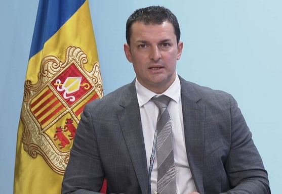 El Cafè de l'Ara i Aquí amb el ministre de Presidència, Economia i Empresa, Jordi Gallardo