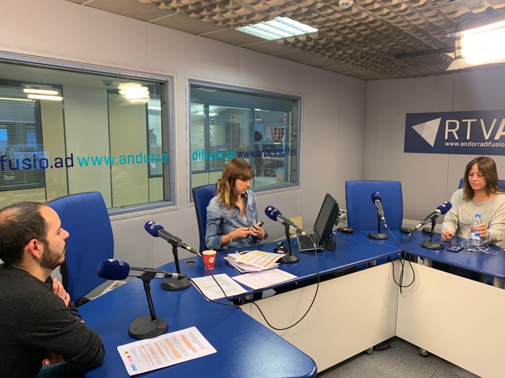 El cafè de l'Ara i aquí amb Mònica Sala i Jonathan Fernández