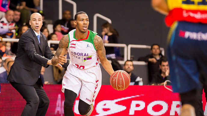 Dos molts bons partits de bàsquet ahir al Poliesportiu