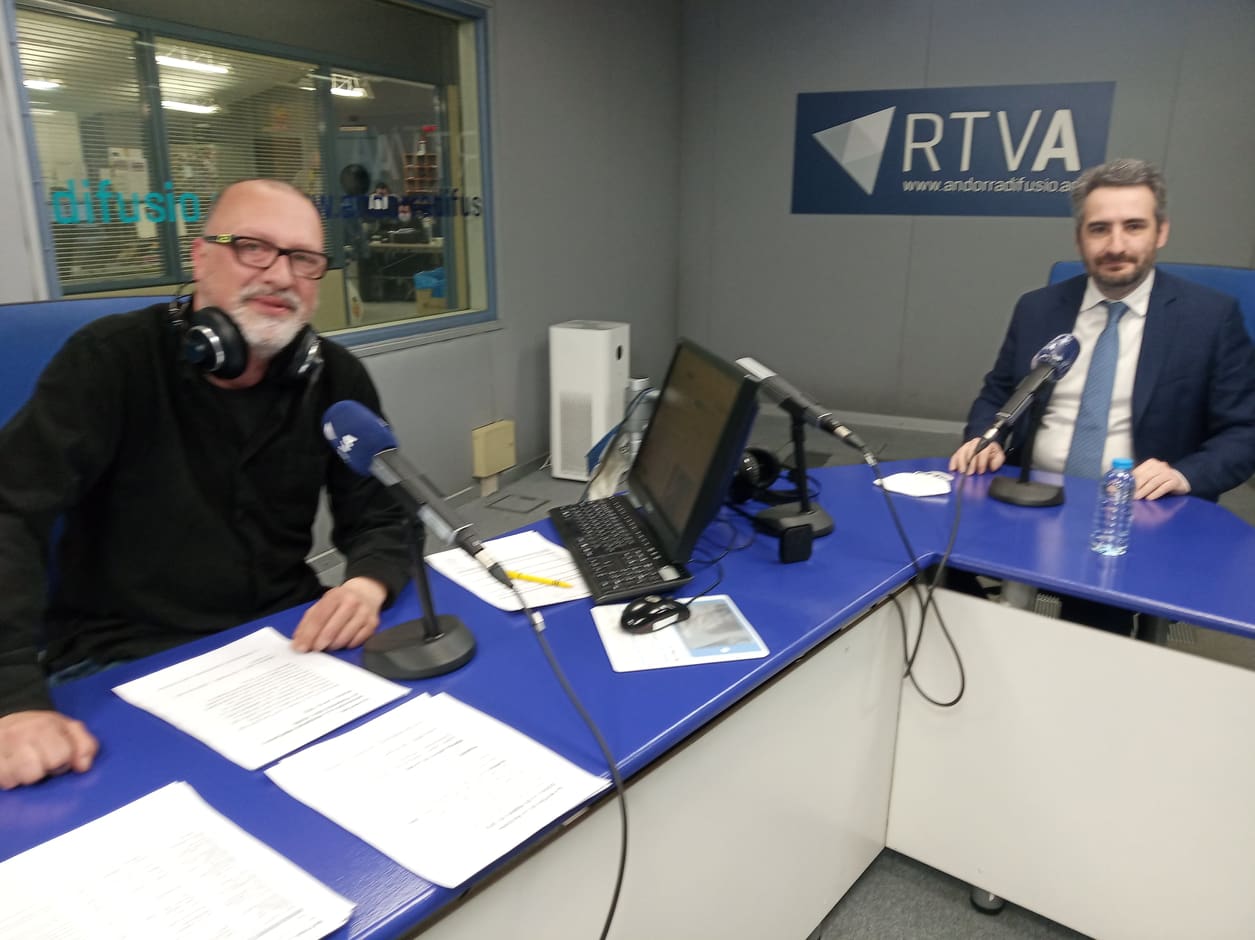 El cafè dels matins amb el ministre portaveu i de finances Èric Jover