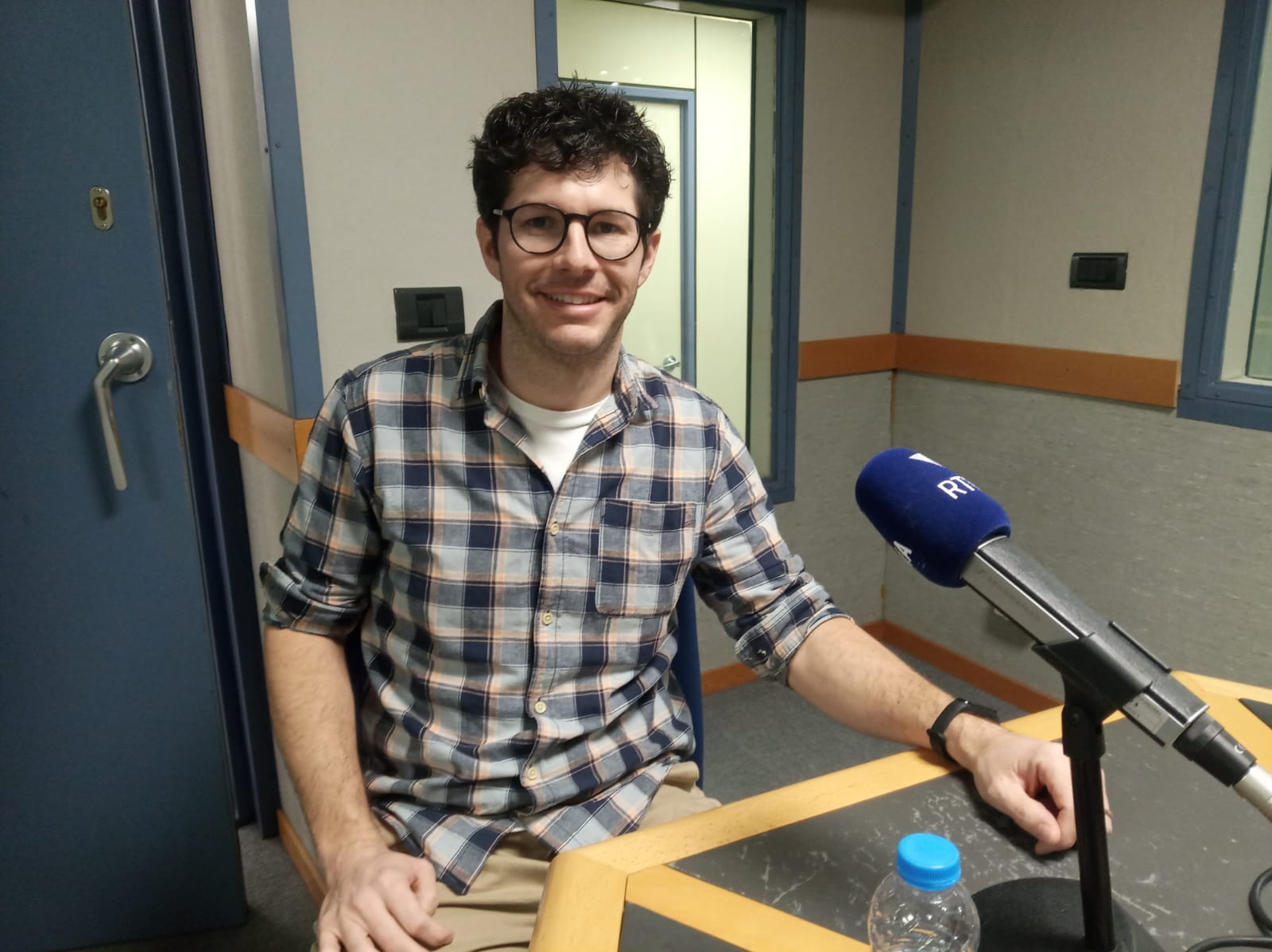 Una cadira i una maleta amb Marc Sapetti 