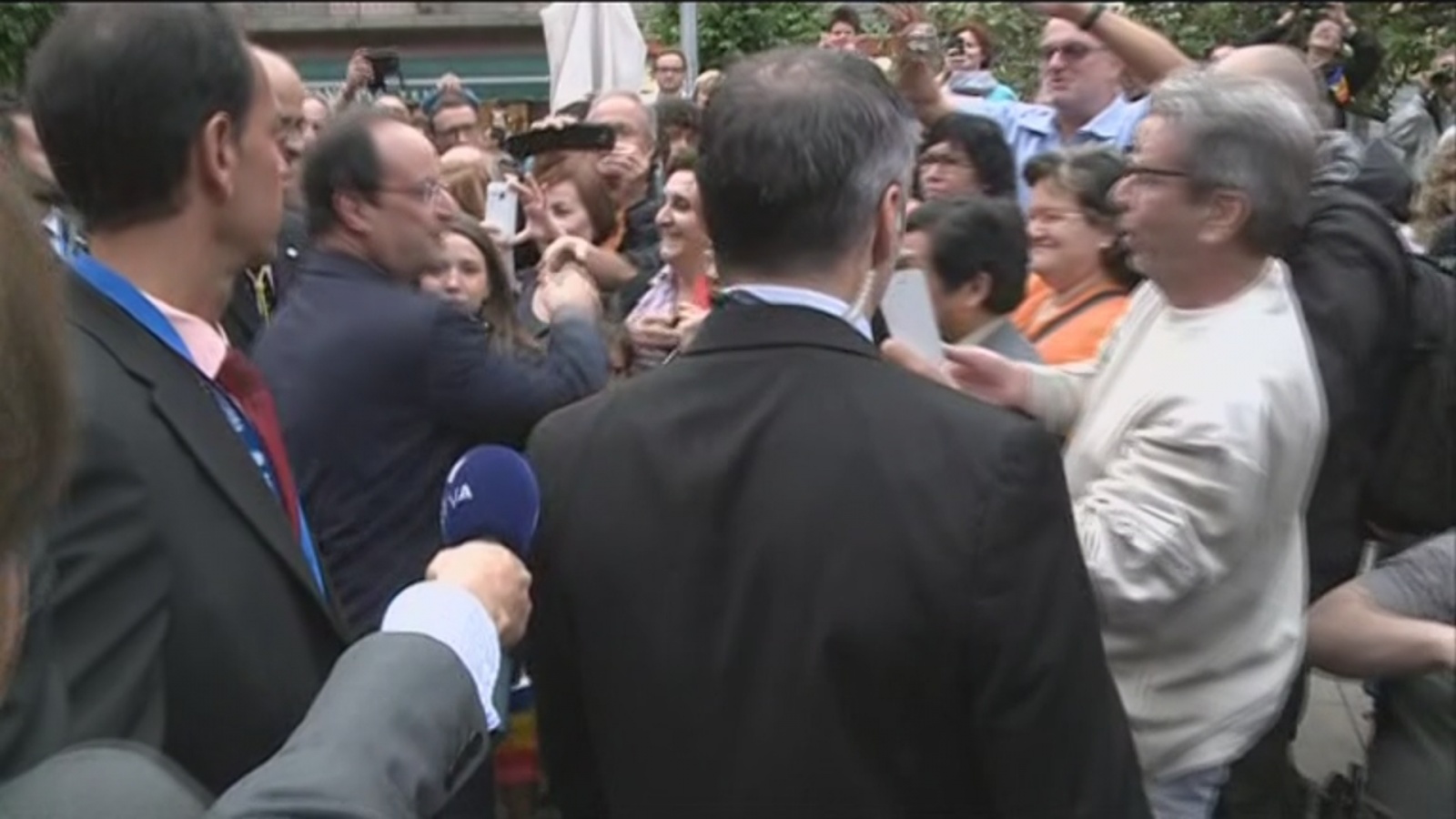 Hollande visita la parròquia d'Andorra la Vella